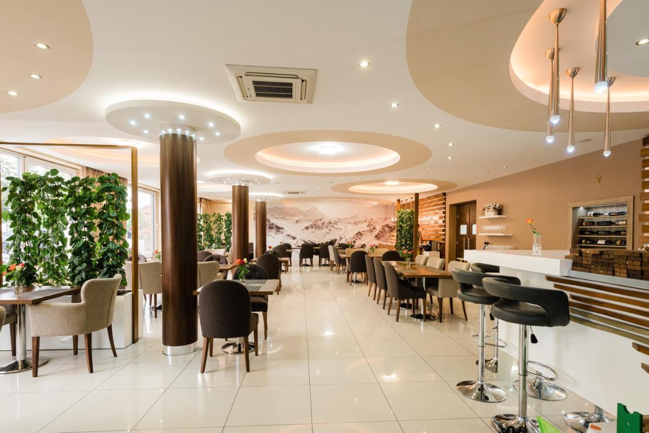 Hotel Menhard Екстериор снимка
