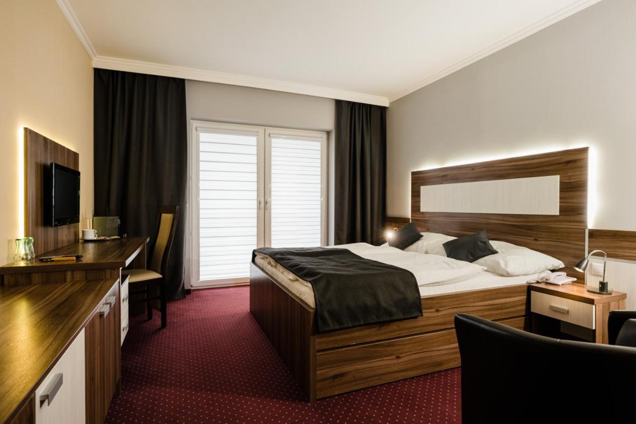 Hotel Menhard Екстериор снимка