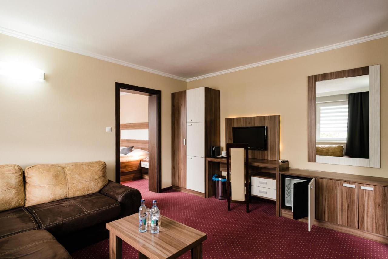 Hotel Menhard Екстериор снимка