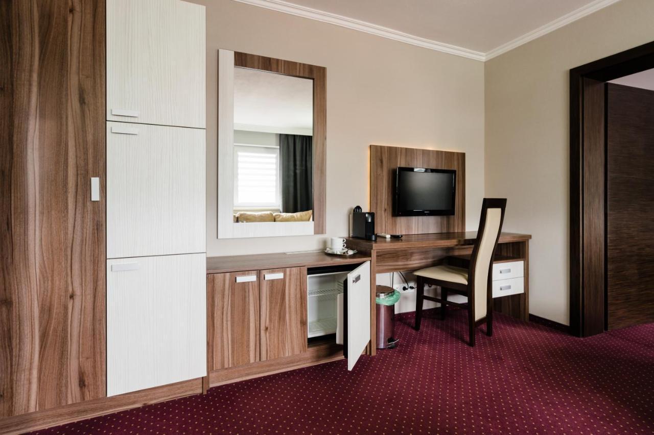 Hotel Menhard Екстериор снимка