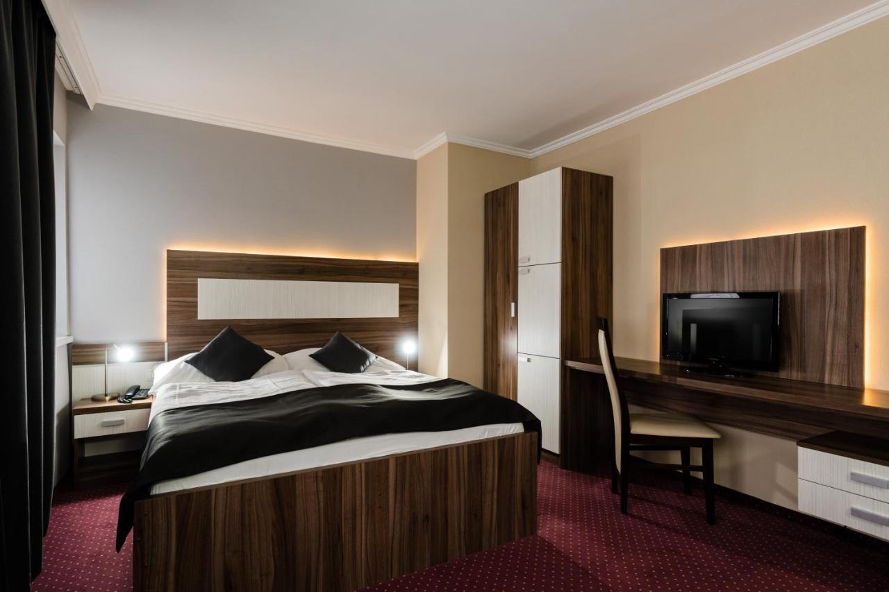 Hotel Menhard Екстериор снимка