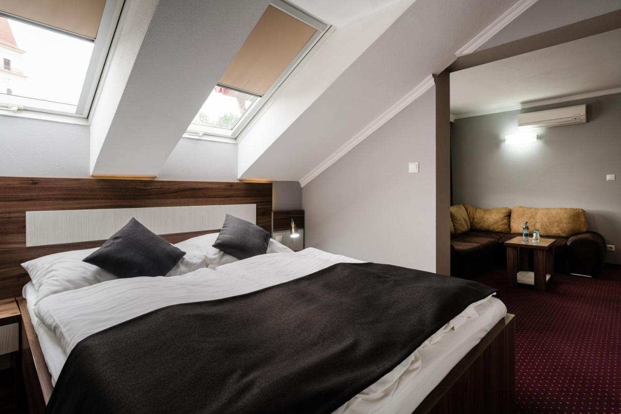 Hotel Menhard Екстериор снимка