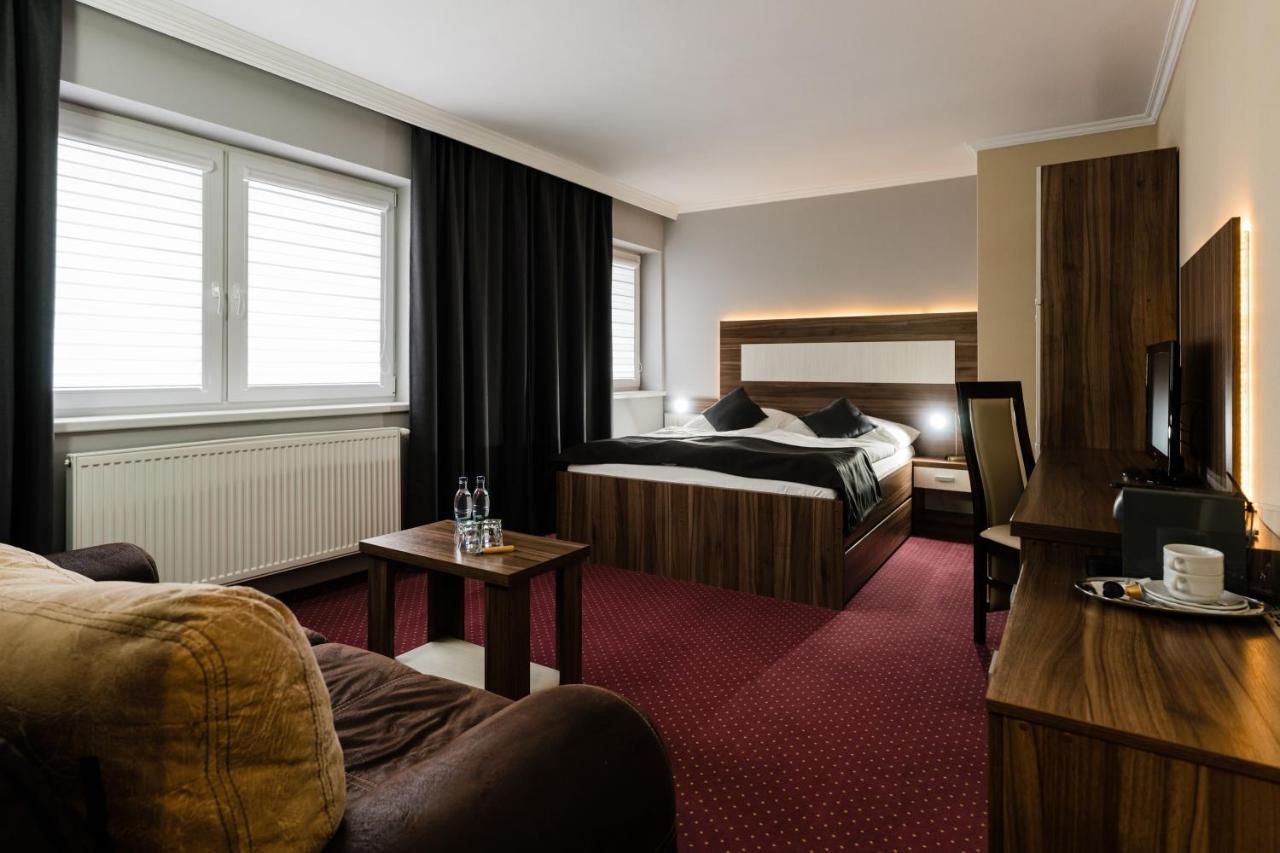 Hotel Menhard Екстериор снимка