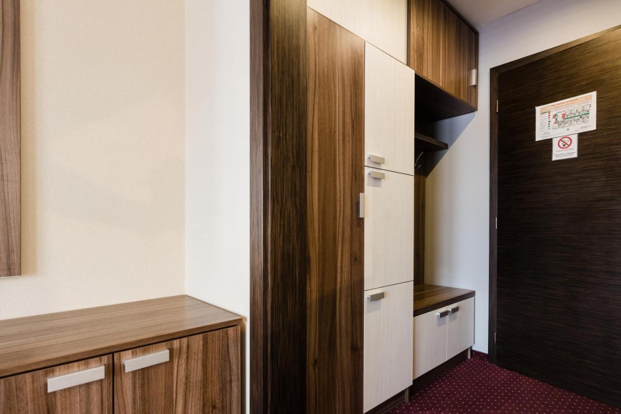 Hotel Menhard Екстериор снимка