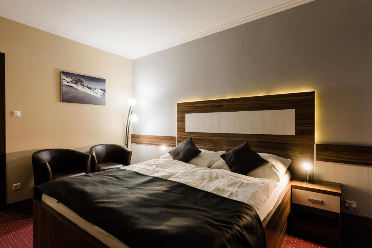 Hotel Menhard Екстериор снимка