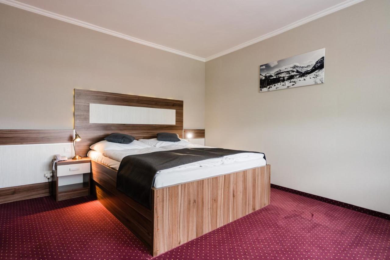 Hotel Menhard Екстериор снимка