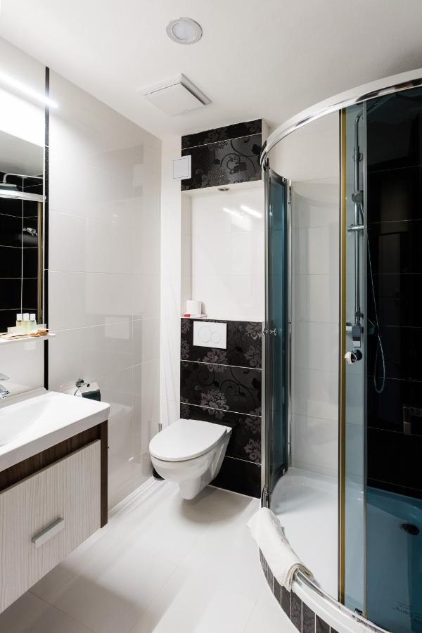Hotel Menhard Екстериор снимка