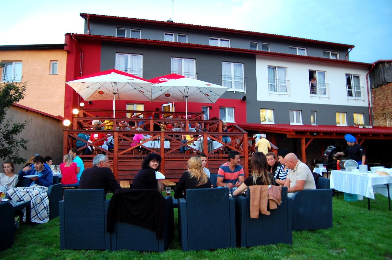 Hotel Menhard Екстериор снимка