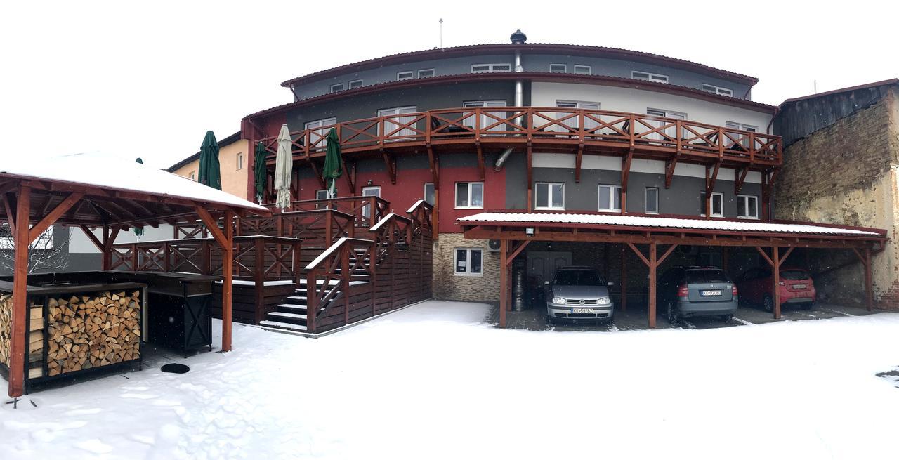 Hotel Menhard Екстериор снимка